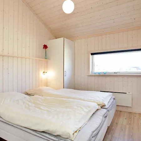Two-bedroom Holiday In 3